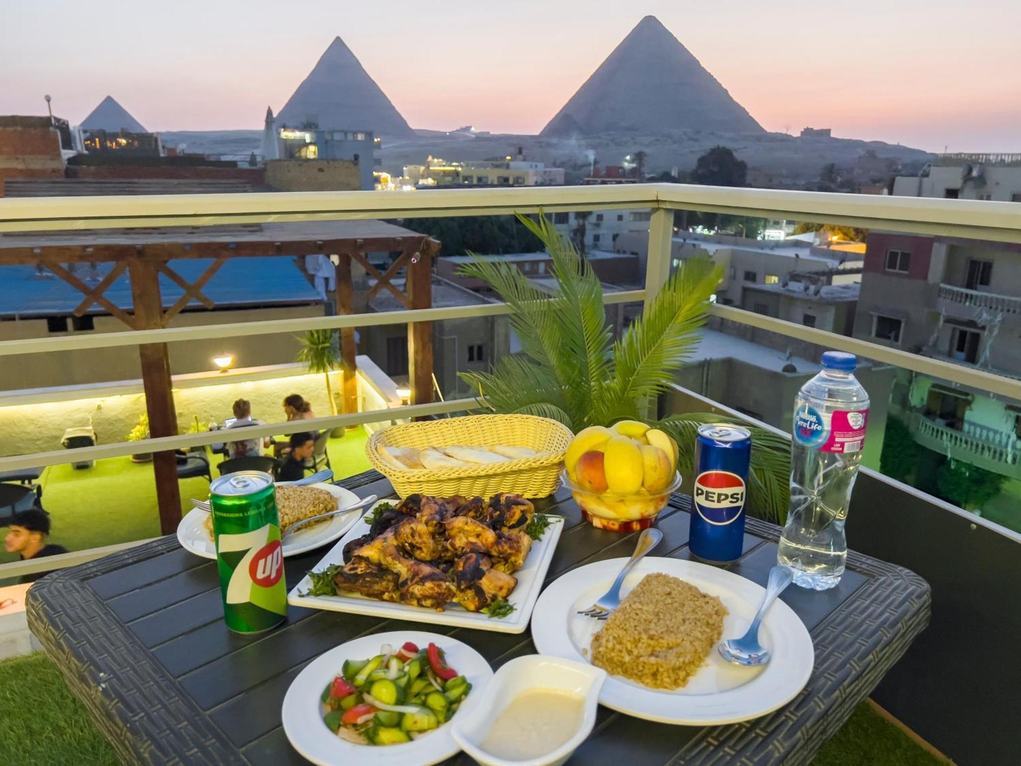 Pyramids Gate Hotel Kafret el-Gabal Екстериор снимка